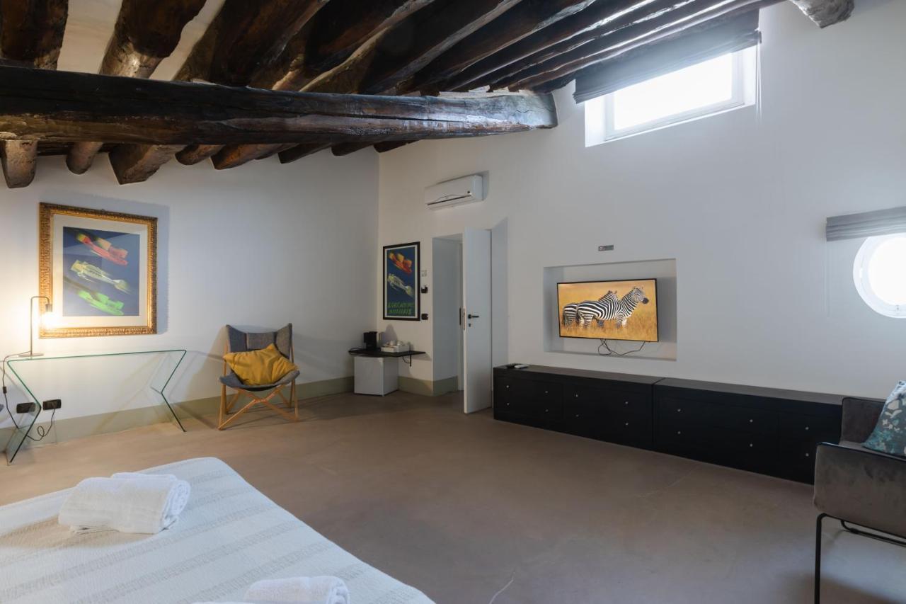 Palazzo Cavarretta - Pinella'S Rooms And Apartment Palermo Exterior photo