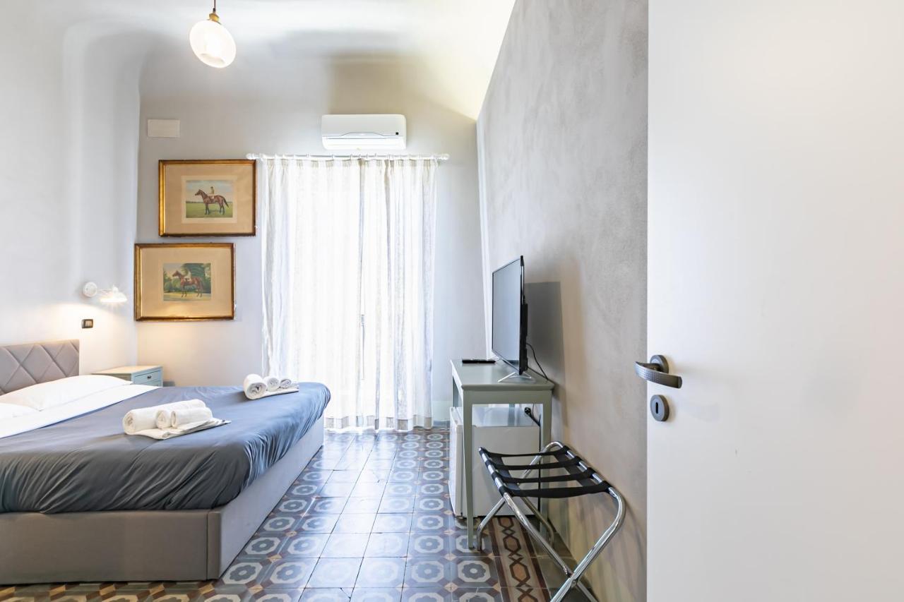 Palazzo Cavarretta - Pinella'S Rooms And Apartment Palermo Exterior photo