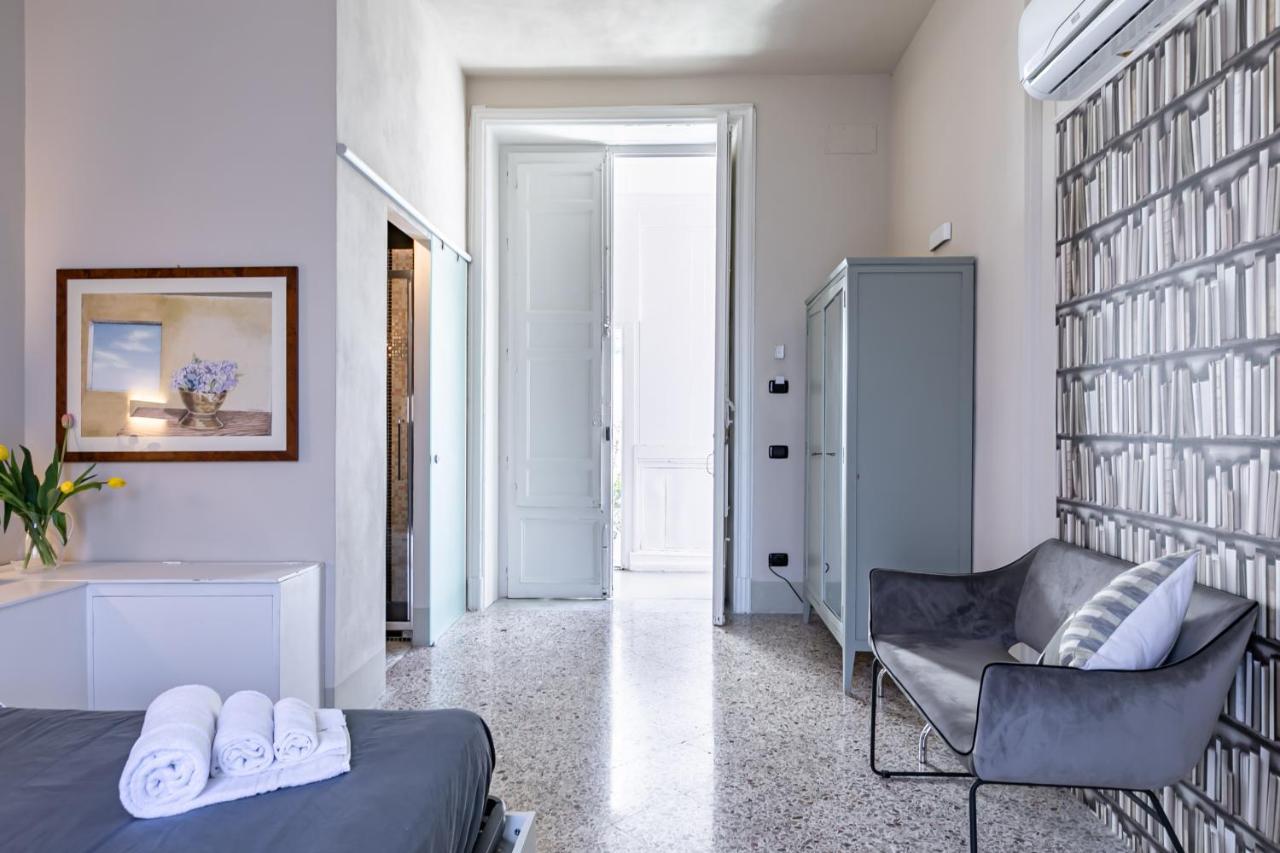 Palazzo Cavarretta - Pinella'S Rooms And Apartment Palermo Exterior photo